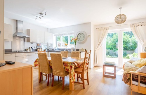 Chilham House | Pass the Keys | Cheerful 2-Bedroom house with Private parking