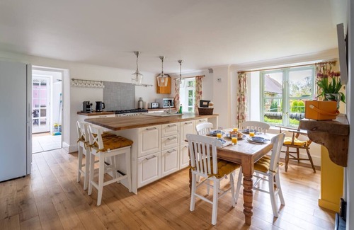 Whichford House | Pass the Keys | Unicorn Cottage | Rural Cotswold Escape