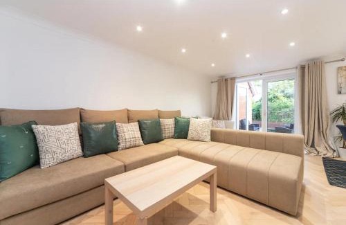 Sidcup House | Pass the Keys Gorgeous 4 BR House Near Station mins to London