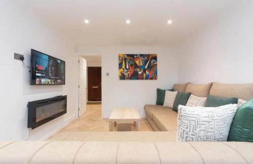 Sidcup House | Pass the Keys Gorgeous 4 BR House Near Station mins to London