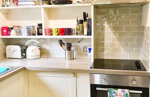 Wedmore Cottage | Pass the Keys | Ian's Cottage, Wedmore - country cottage for two