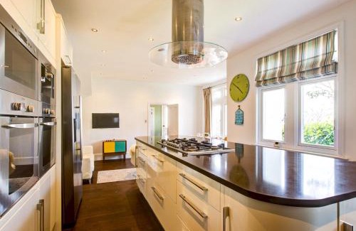 Leigh-on-Sea House | Pass the Keys Large house Leigh Sea views