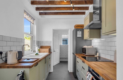 Canterbury House | Pass the Keys | Large Terraced Home In the City