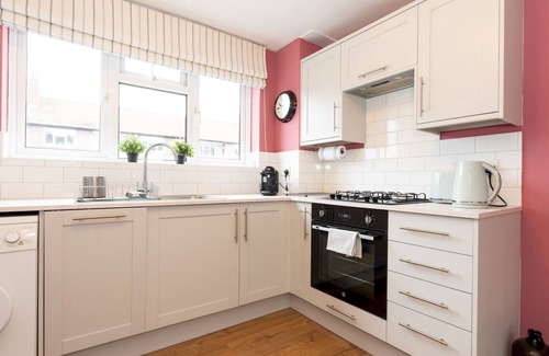 Kew Apartment | Pass the Keys | Peaceful, zen apartment with parking, Kew, London
