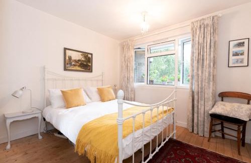 Kew Apartment | Pass the Keys Peaceful zen apartment with parking Kew London
