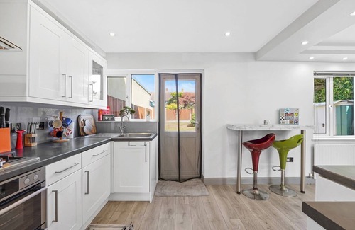 Havering House | Pass the Keys | Spacious Garden Family House - Marks Gate
