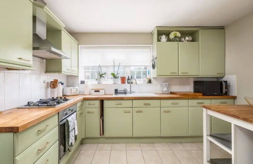 Rickmansworth House | Pass the Keys | Stylish Modern 3 bed house with Parking