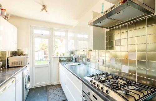 Higham Hill House | Pass the Keys | Stunning 2BR house with garden