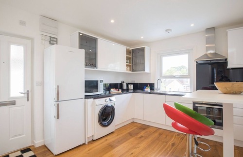 Sunninghill House | Pass the Keys | Trendy Flat in Sunninghill's Village Atmosphere