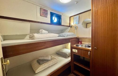Nieuwmarkt en Lastage Boat Rental | Passengership Avanti