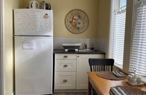 Duncan Apartment | Pastoral, Minutes to town and to the trails, hot tub!