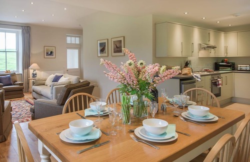 Hawick Cottage | PATHHEAD FARMHOUSE, Hoscote Estate