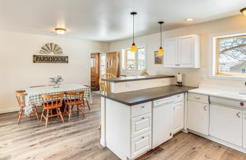 Mancos House | Patio and Mountain Views Farmhouse in Mancos!