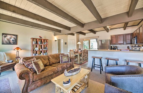 Pinetop Condo | Patio & Fireplace: Country Club Pinetop Condo!