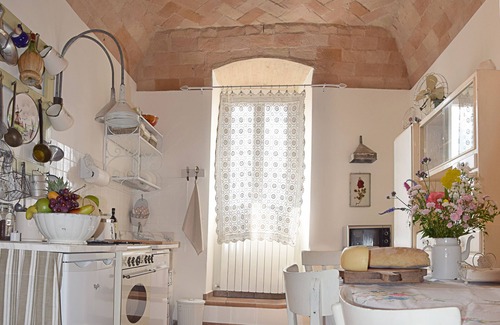 Spello Apartment | PATIO HOUSE balcony shabby chic home in Spello