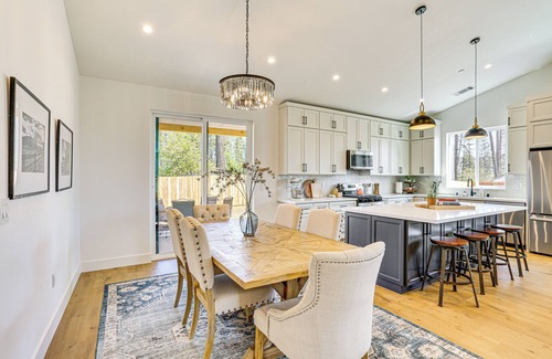 Paradise House | Patio + Outdoor Dining: Modern Home in Paradise
