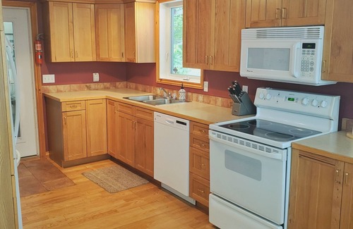 Lanark Highlands Cottage | Patterson Lake - Lakeview Cottage - Waterfront! W Hot Tub!