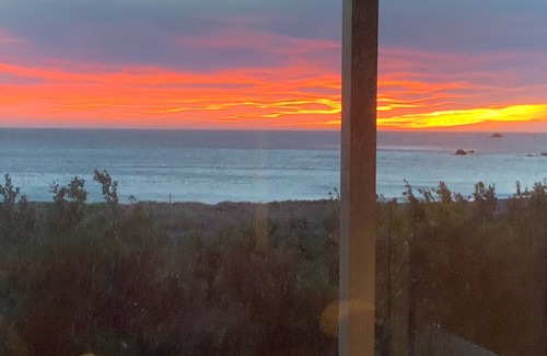 Cape Palliser House | PAUA POINT Close to beach, big deck/views, homely, wifi, a gem! Relax and enjoy!