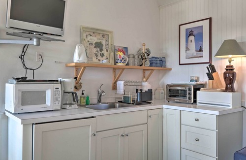 Tenants Harbor Cottage | Pauls Cottage in Tenants Harbor, 1 Min to Shore
