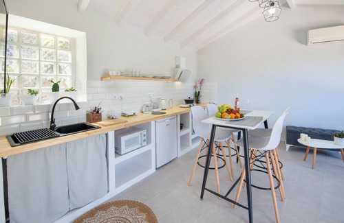 Kourteika Apartment | Paxos Couple House by Konnect