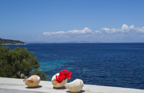 Gaios House | Paxos Sunrise SUPERIOR HOUSE SEA FRONT