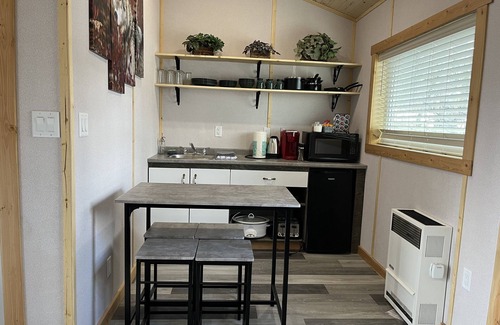 Mountain View Cabin | Payne Lake Wilderness Huts - Wolf's Lair