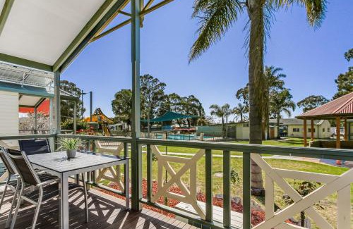 Paynesville Hotel | Paynesville Holiday Park