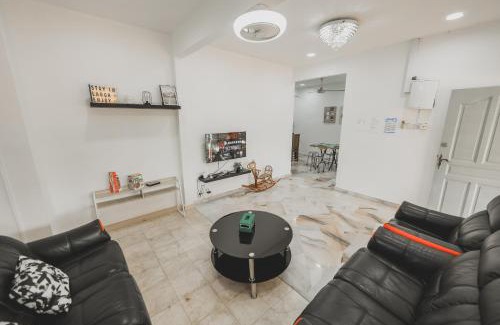 Taman Tanjung House | PD Corner Lot 5R3BR 16pax Pool Homestay 5min to Beach