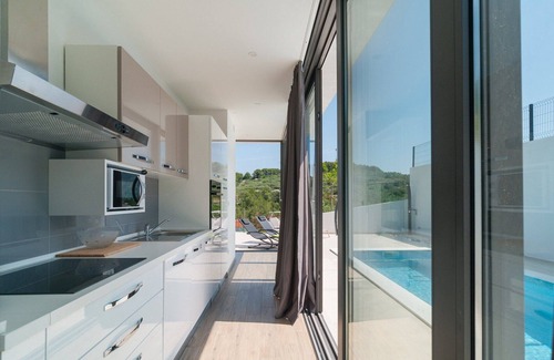 Stomorska Villa | Peace and quiet, away from the noise of the city, villa offers a divine holiday