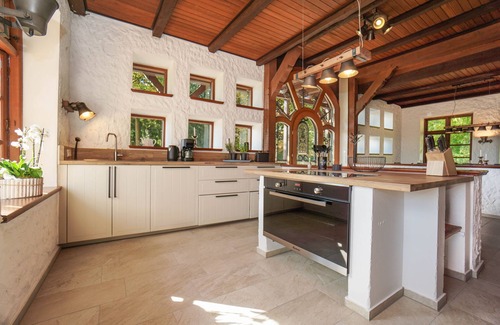 Gnarrenburg Cottage | Peace and quiet under thatched roof with sauna, whirlpool and fireplace
