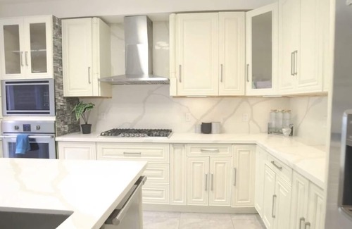 West Hill House | Peace full area luxury house 5 minute to all access Beach, shopping center, zoon