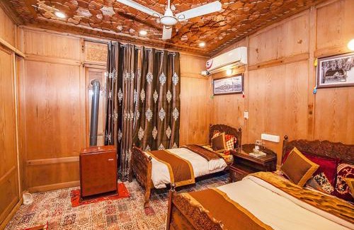 Nagin Bagh Boat Rental | Peace of mind group of houseboats