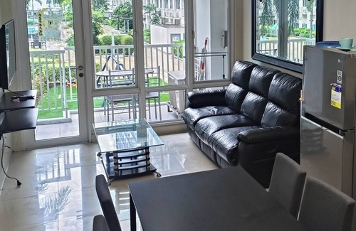 Tambo Condo | Peaceful 2-bedroom higher floor at Sea Residences
