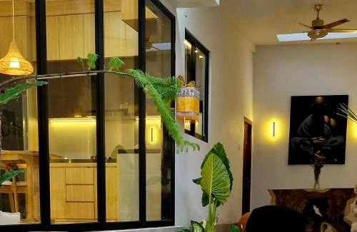 Mendoyo Villa | Peaceful 2BR House with Rice Field View Near Beach & Local Spots