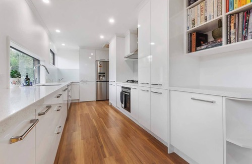 Somerville House | Peaceful 3 Bedroom Home in Somerville