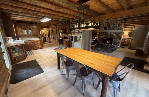 Augusta Cabin | Peaceful 3-bedroom Secluded Cabin with Private Pool