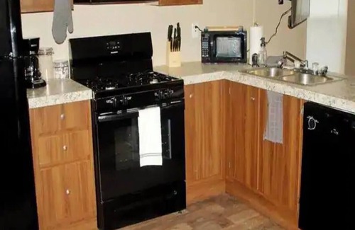 Albany House | Peaceful Albany Getaway Close to Muncie & BSU