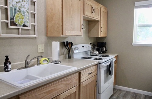 Lake City Condo | Peaceful and beautiful 2 bedroom 1 bathroom condo with full kitchen.