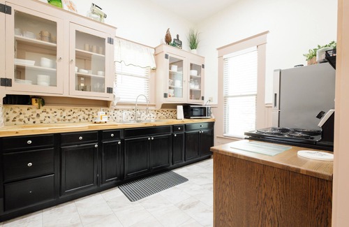 Hillsboro House | Peaceful and centrally located 2-bedroom house with AC and WiFi in Hillsboro