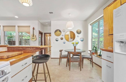 Central East Austin House | Peaceful Austin Oasis w/King Bed & private yard l Centrally Located