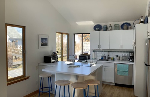 Fair Harbor House | Peaceful Beach Retreat 5 min from Bay and Ocean