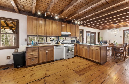Dingmans Ferry Cabin | Peaceful Cabin - 10 Acres - Wildlife - Hot Tub - Huge Fireplace - Protected Land