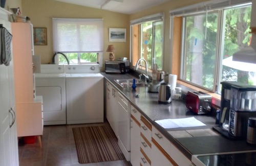 Fauquier Cottage | PEACEFUL Country Cottage W. Kootenay Lavender Farm, Hotsprings-Golf-Beach-Repeat