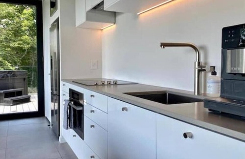 Bolton-Ouest Ski Chalet | Peaceful Contemplative Cottage