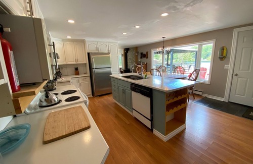 Havelock-Belmont-Methuen Cottage | Peaceful Cottage Next To Crown Land