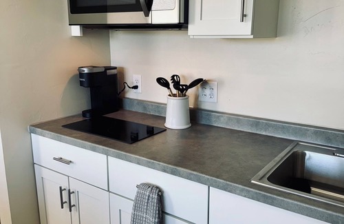 Keene Cottage | Peaceful cottage with AC in charming Baltic Ohio