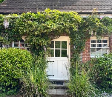 Cowbeech House | Peaceful cottage with private garden