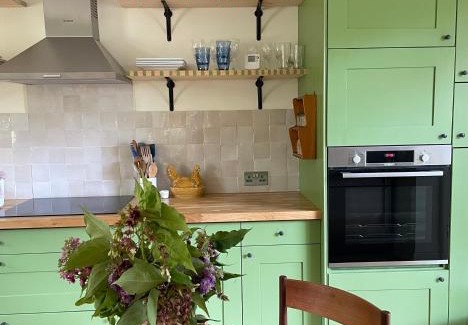 Cowbeech House | Peaceful cottage with private garden