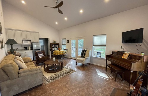 Lincoln Cottage | Peaceful Country Getaway for One or Two