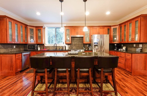 Stanwood House | Peaceful Country Living, Spacious, Walking paths, Romantic and Family friendly